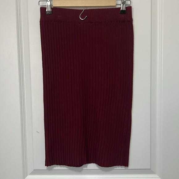 No Boundaries Women’s Ribbed Knit Knee Length Burgundy Pencil Skirt size Small. - Picture 4 of 6